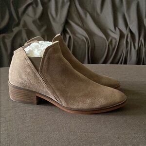 Dolce Vita Tan Suede Ankle Boots size 9